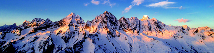 Four peaks with the same scenery - Enter the channel