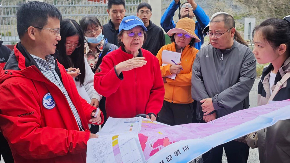 助力申世，许志琴院士携教授团队再次考察四姑娘山地质公园